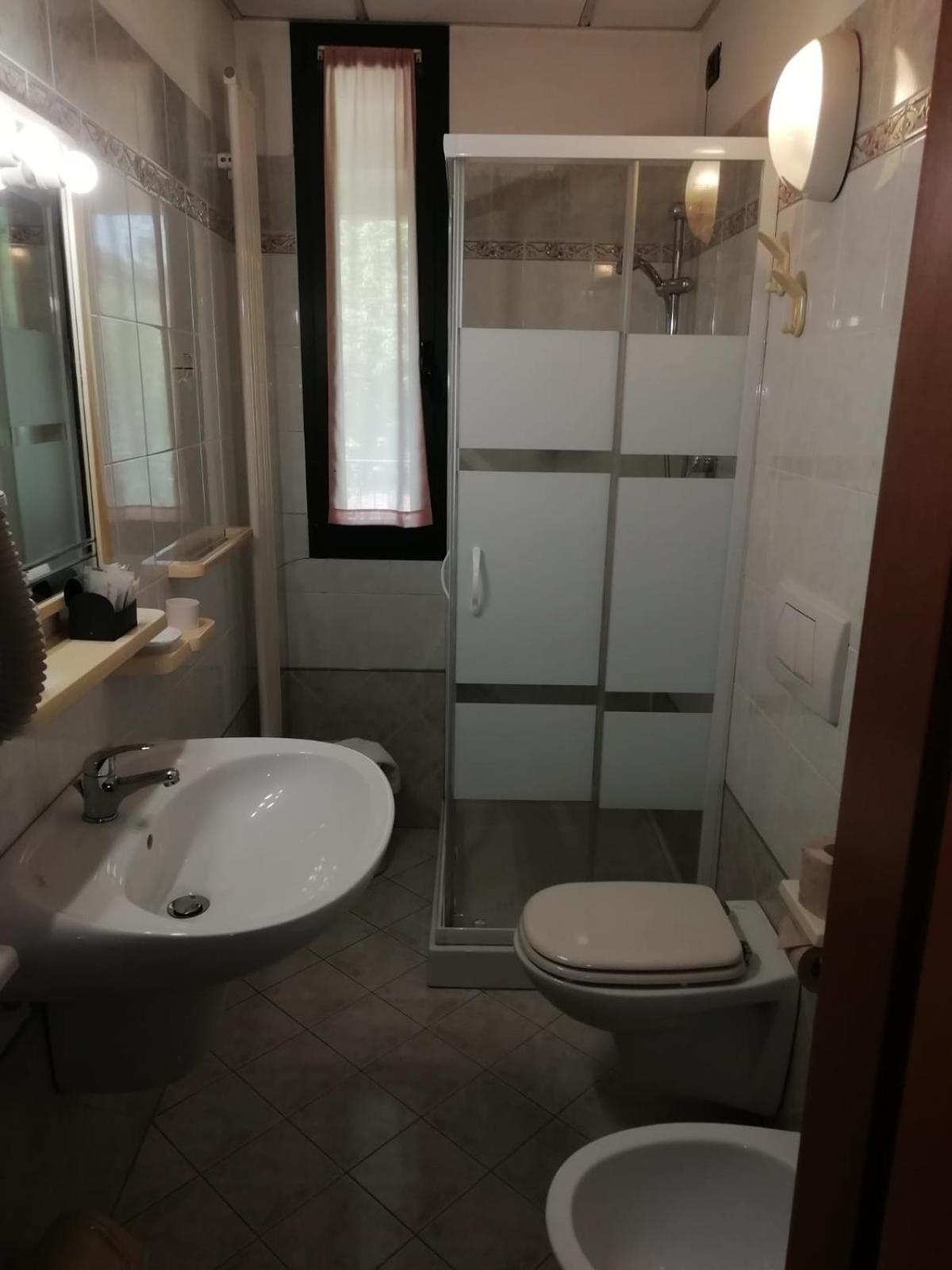 Hotel Gran Delta Di Alba-Invest Srl ロゾリーナ エクステリア 写真