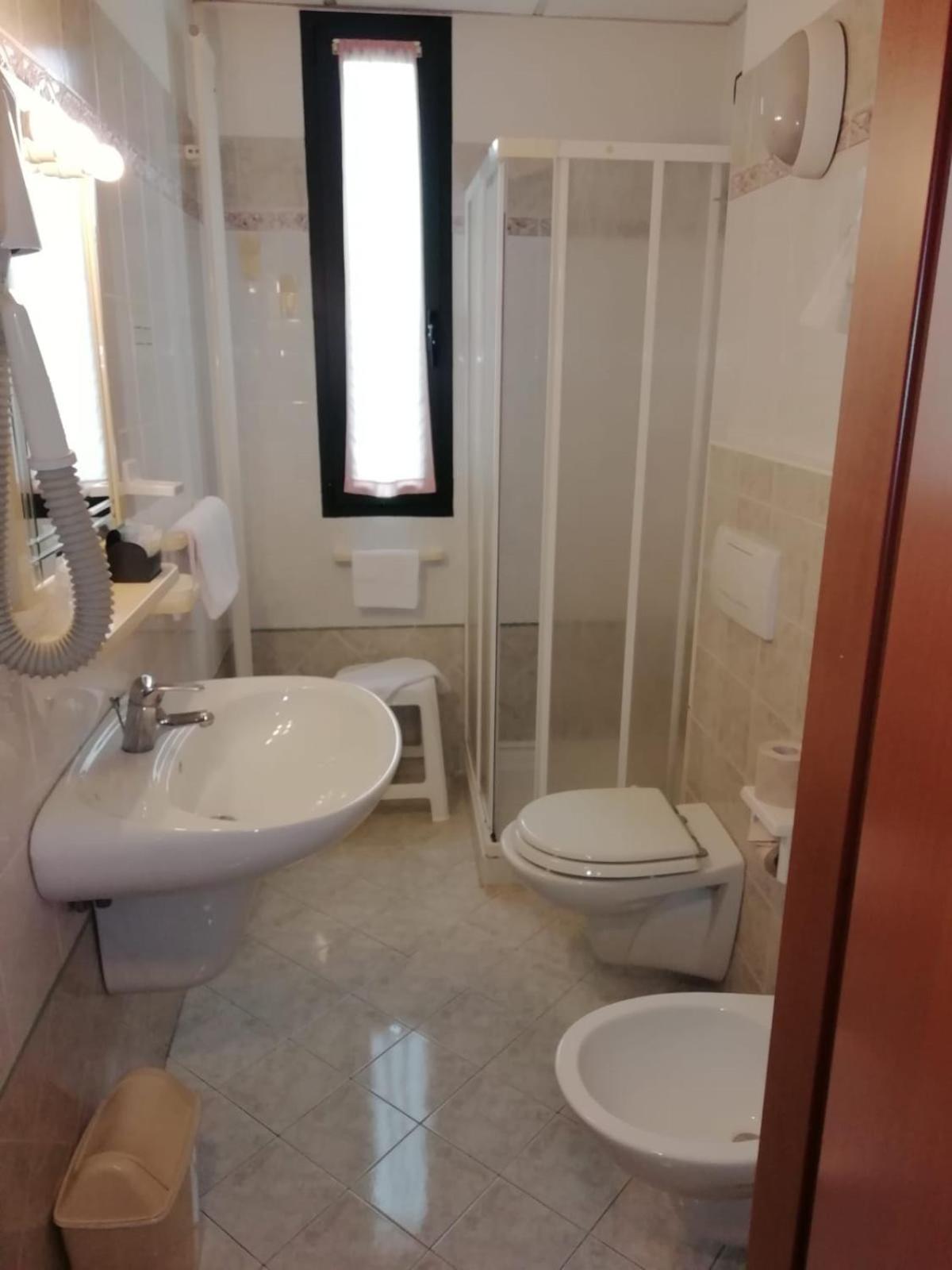 Hotel Gran Delta Di Alba-Invest Srl ロゾリーナ エクステリア 写真