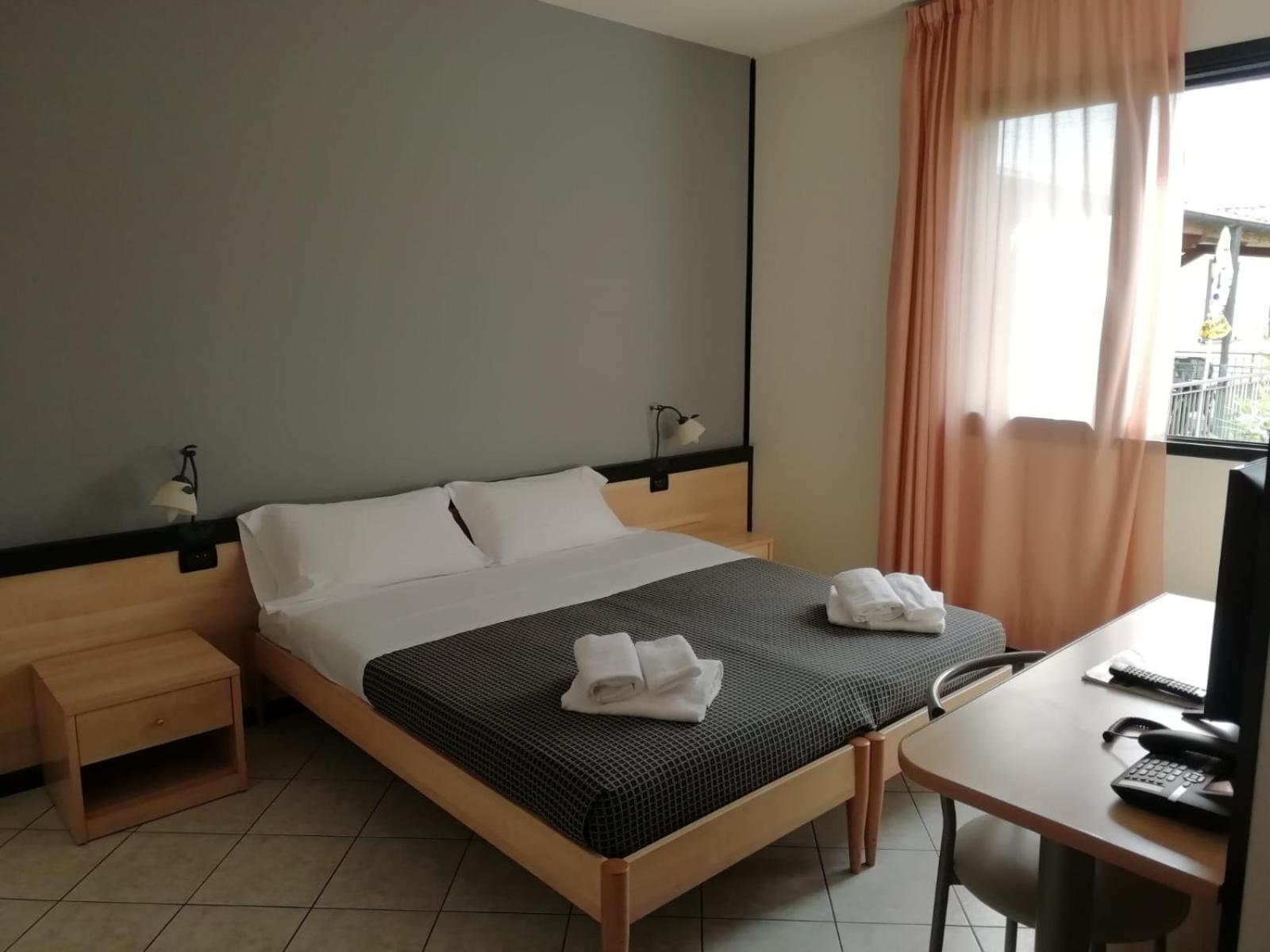 Hotel Gran Delta Di Alba-Invest Srl ロゾリーナ エクステリア 写真