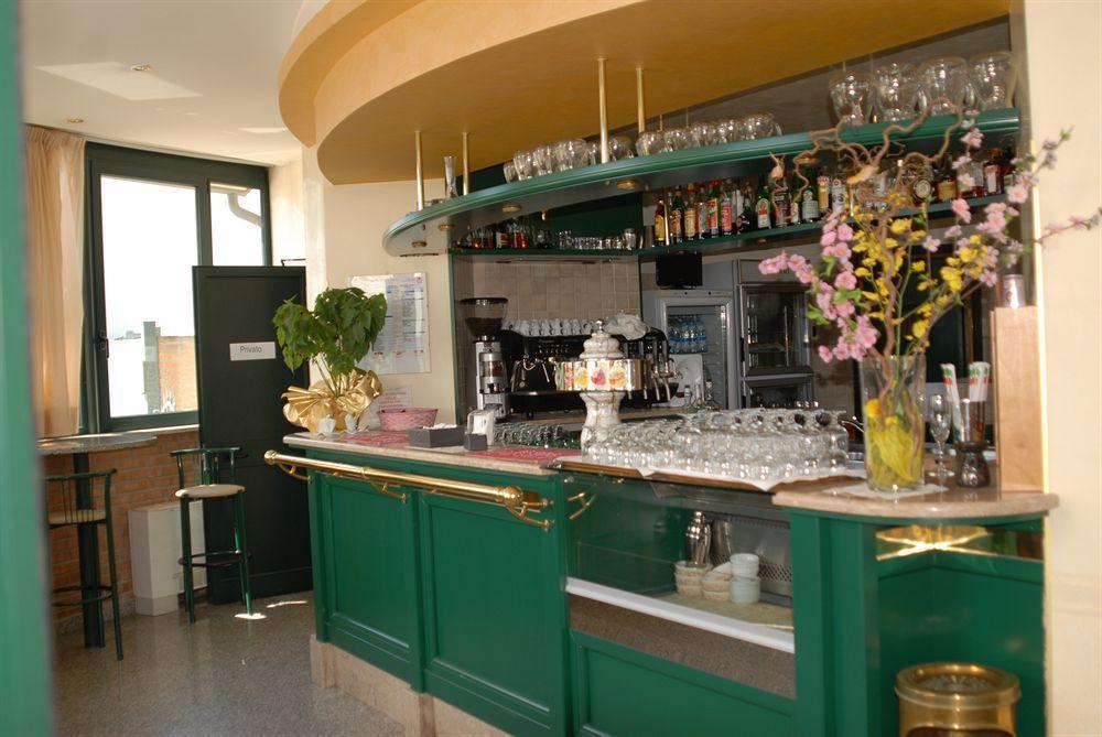Hotel Gran Delta Di Alba-Invest Srl ロゾリーナ エクステリア 写真