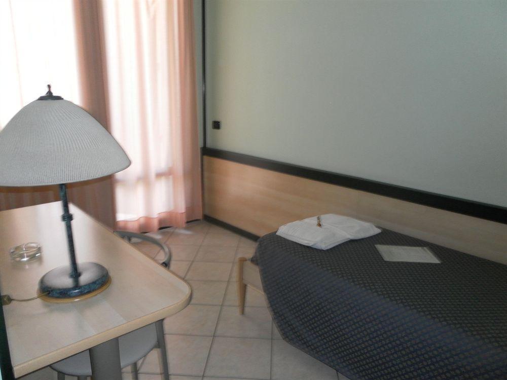 Hotel Gran Delta Di Alba-Invest Srl ロゾリーナ エクステリア 写真