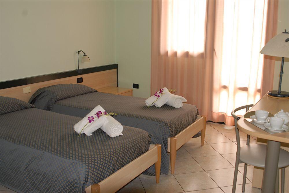 Hotel Gran Delta Di Alba-Invest Srl ロゾリーナ エクステリア 写真