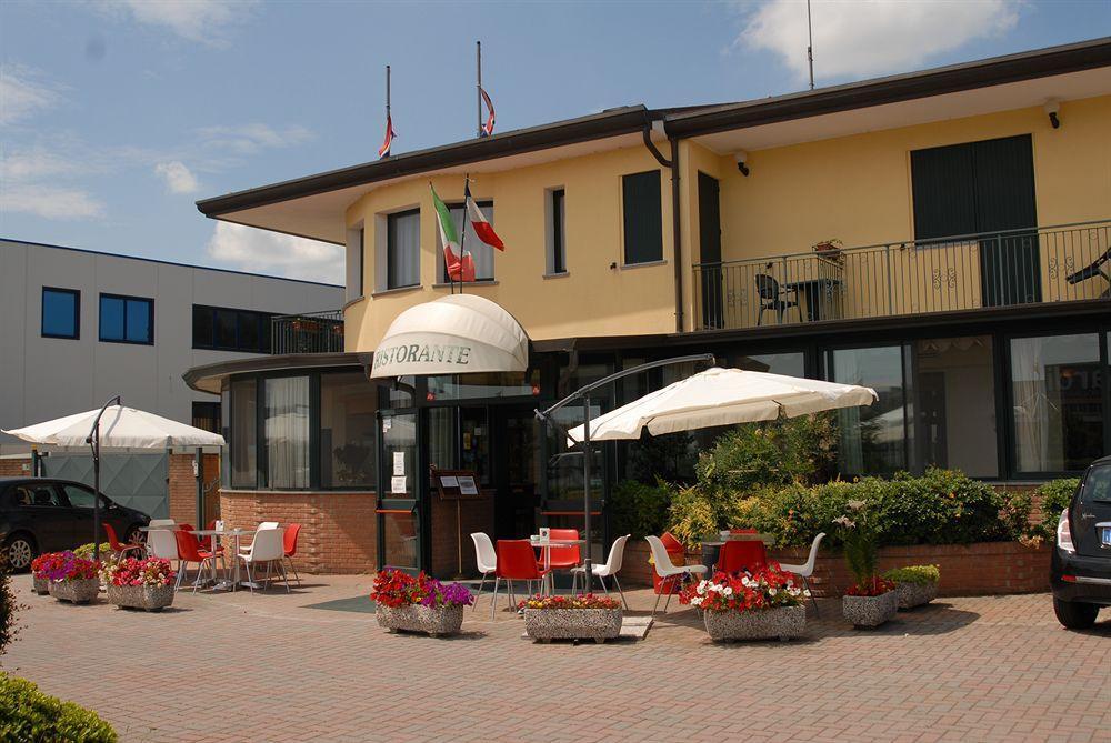 Hotel Gran Delta Di Alba-Invest Srl ロゾリーナ エクステリア 写真