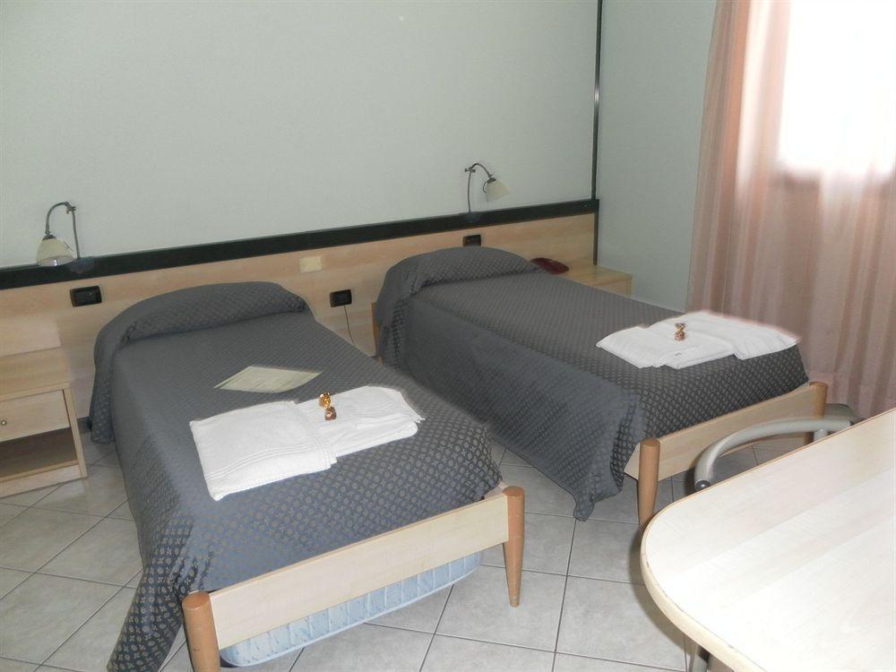Hotel Gran Delta Di Alba-Invest Srl ロゾリーナ エクステリア 写真