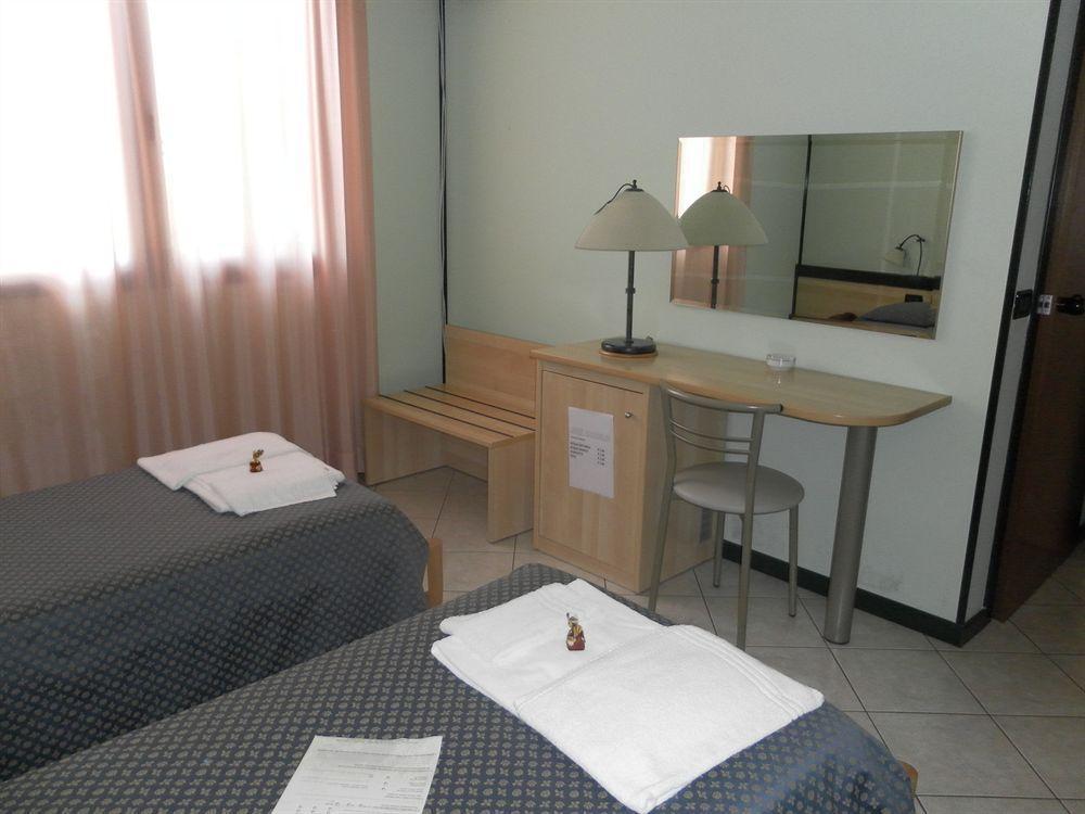 Hotel Gran Delta Di Alba-Invest Srl ロゾリーナ エクステリア 写真